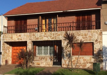 Casa 5 ambientes desarrolada en dos plantas